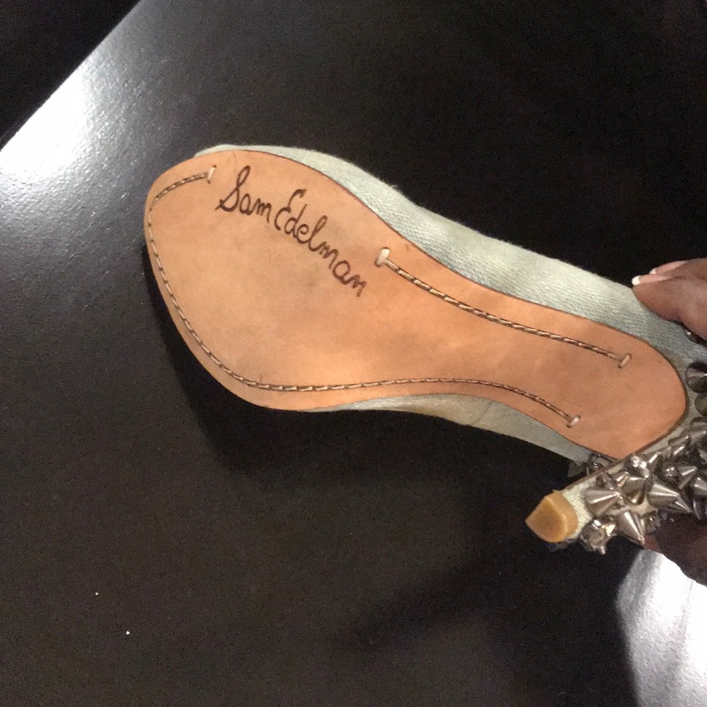 Shoes - Picture 4 of 4